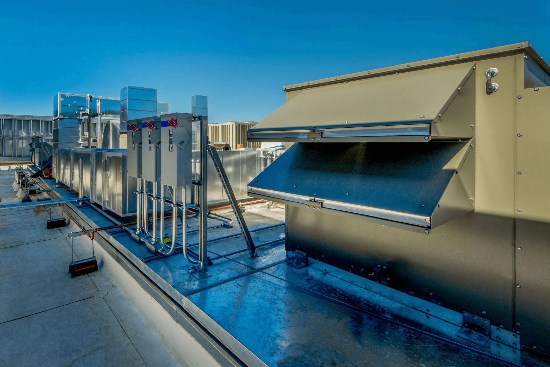 The Outdoor Unit of a Commercial HVAC System - LG Home Comfort