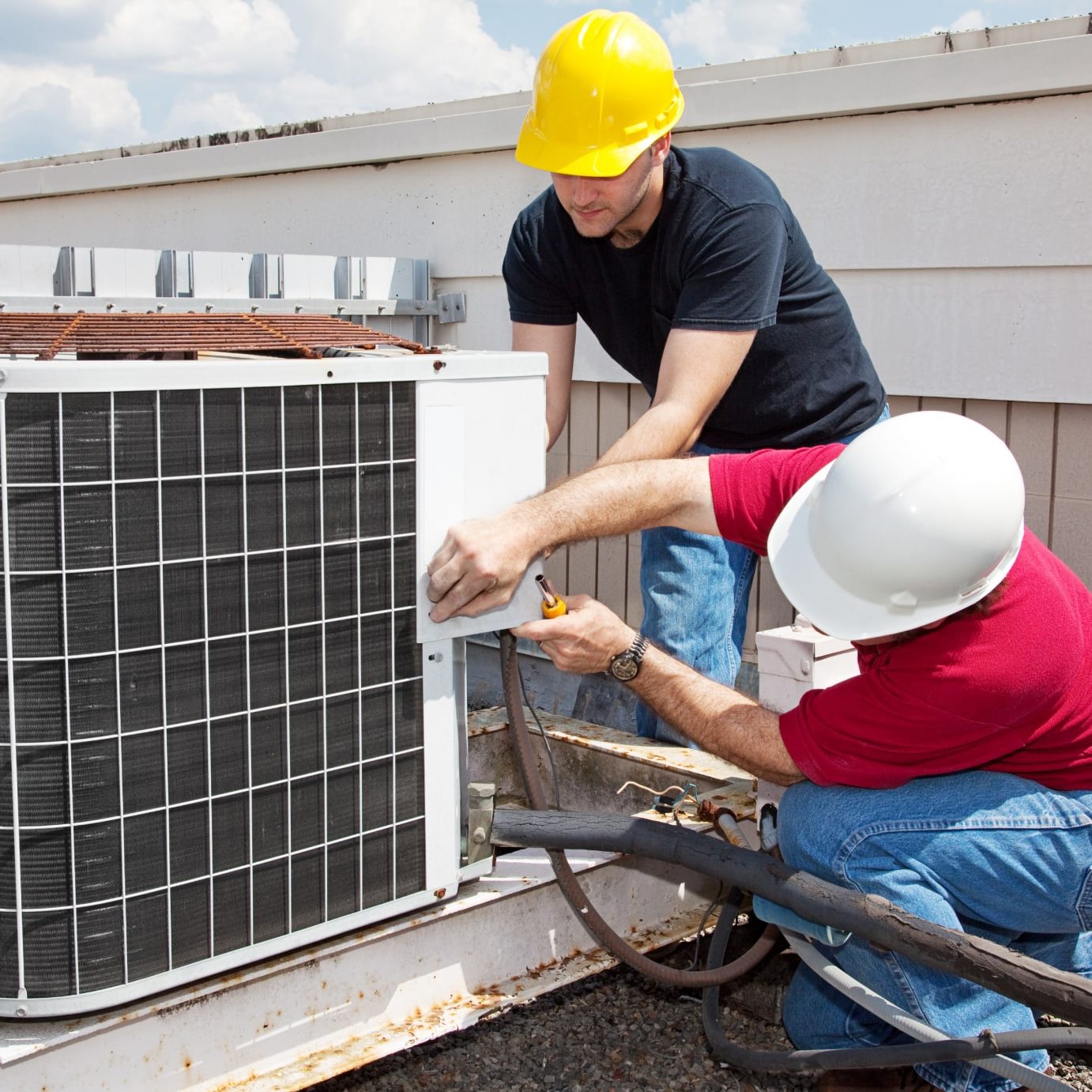 Skilled-technician-replacing-faulty-AC-components-in-Caledonia-ON-home-LG-Home-Comfort